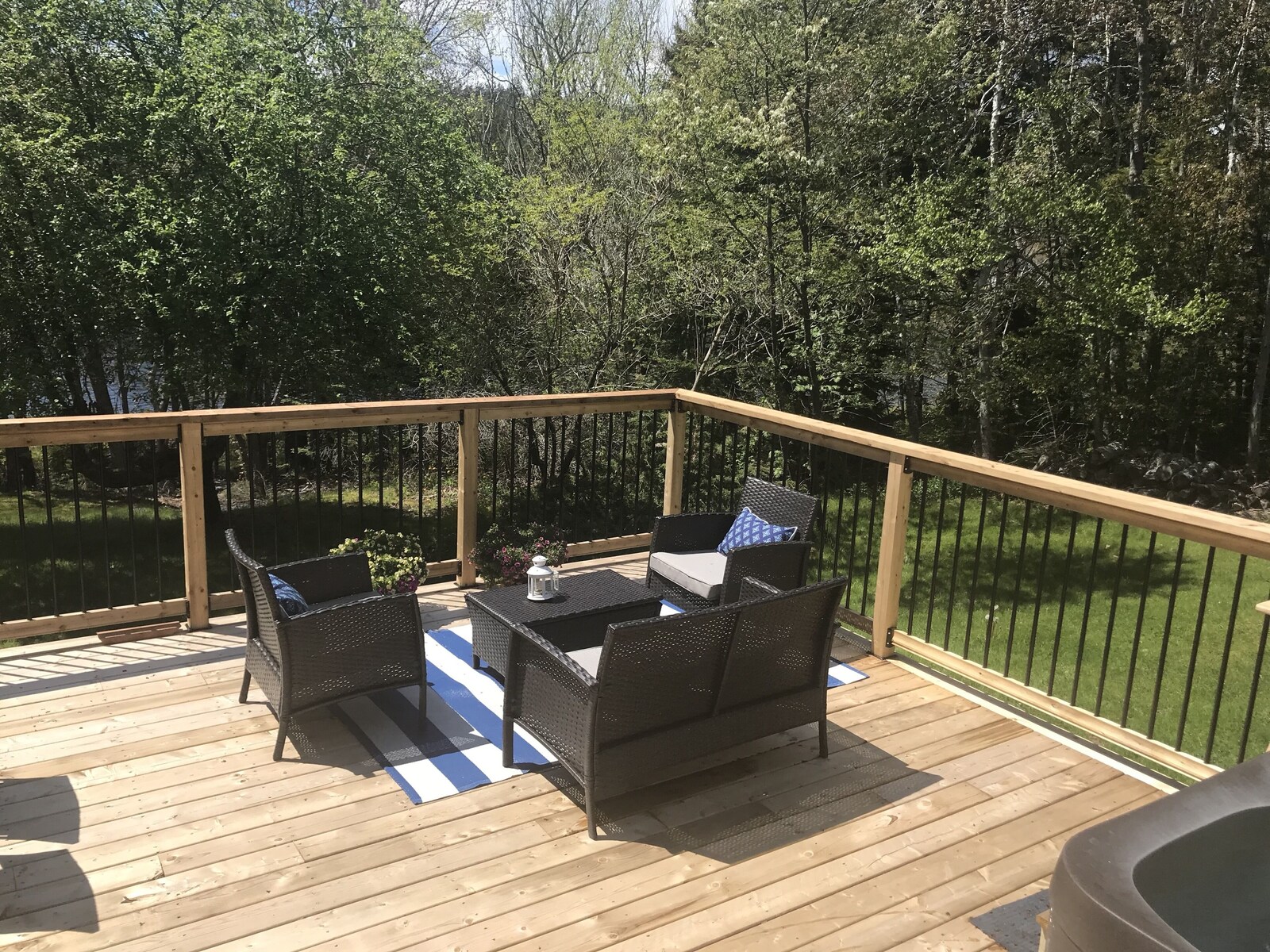 Additional seating area on the back deck