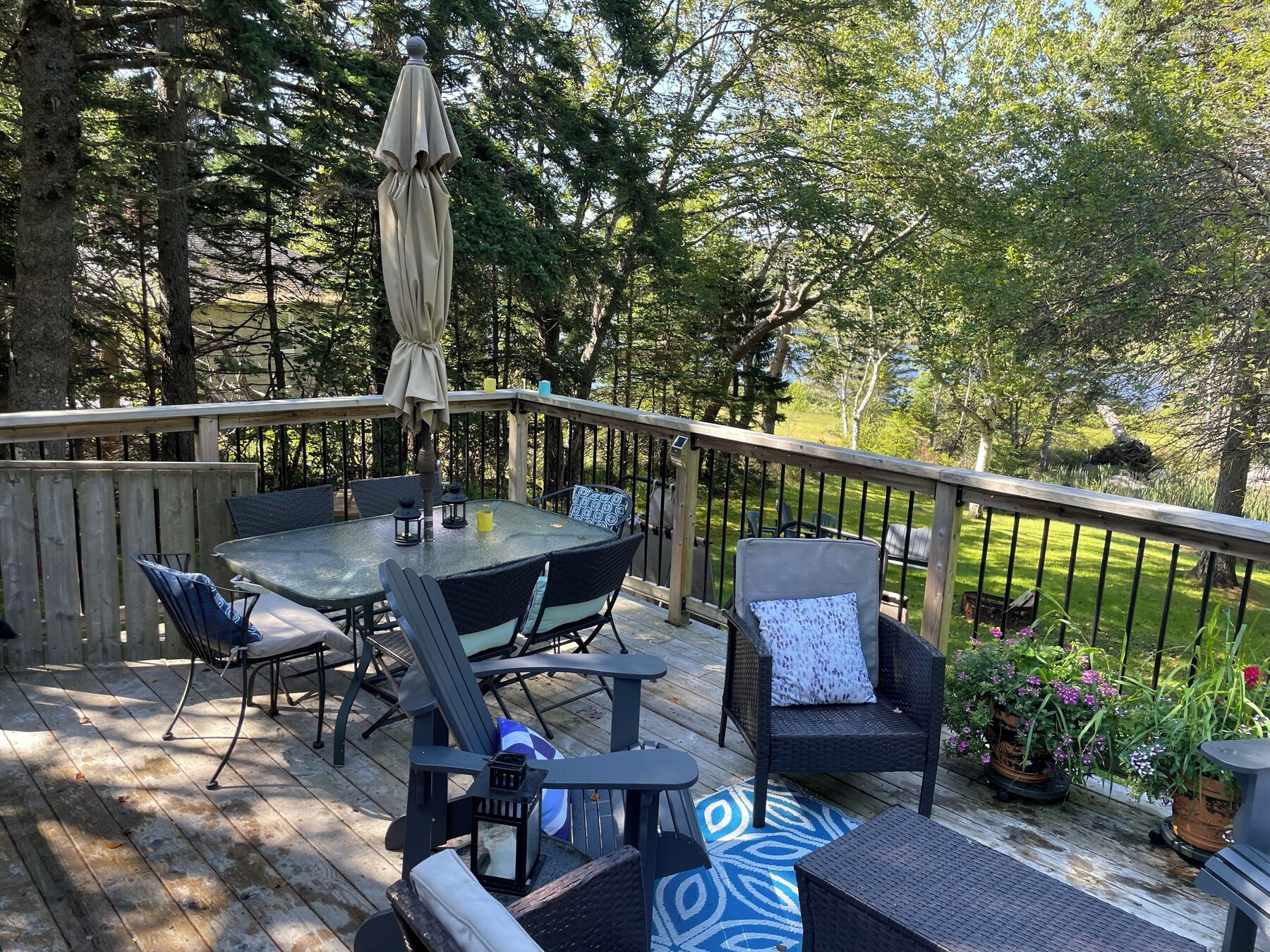 Outdoor dining on the wooden deck at Wildrose Cottage